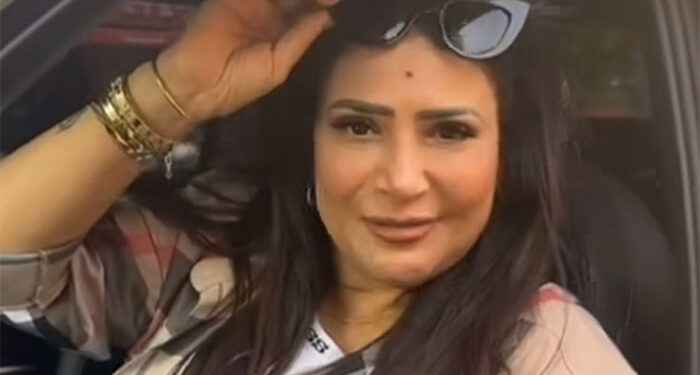 بدرية طلبة تستعرض سيارتها الجديدة
