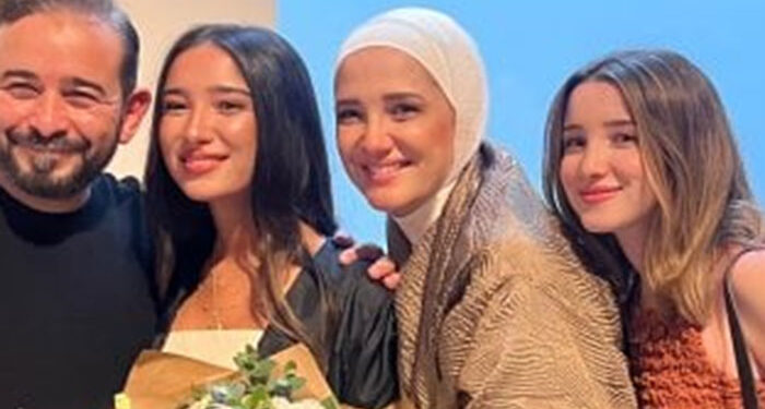 الموزع أحمد عادل يحتفل بتخرج ابنته كنزى من الجامعة في إسبانيا