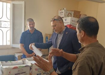 وزير العمل يقوم بزيارة مفاجئة إلى مكتبي عمل الضبعة والعلمين