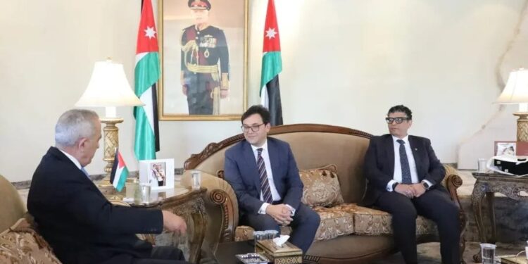 وزير الثقافة يلتقي نظيره الأردني لبحث التعاون الثقافي والفني بين البلدين في مجالات التراث والموسيقى