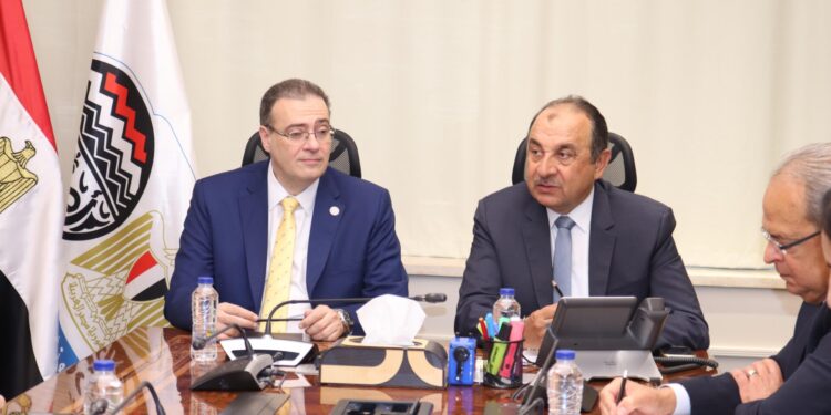 وزير قطاع الأعمال العام يستقبل رئيس الجهاز المركزي للتنظيم والإدارة لبحث تعزيز التعاون المشترك