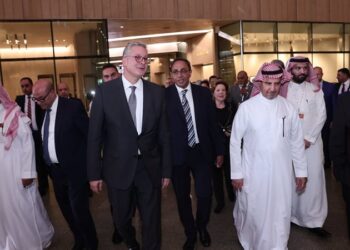 وزير البترول والثروة المعدنية يقود جولة لكبار الضيوف في المتحف المصري الكبير