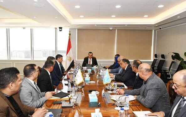 وزير الإسكان يتابع موقف مشروعات الإسكان بمحافظة بورسعيد