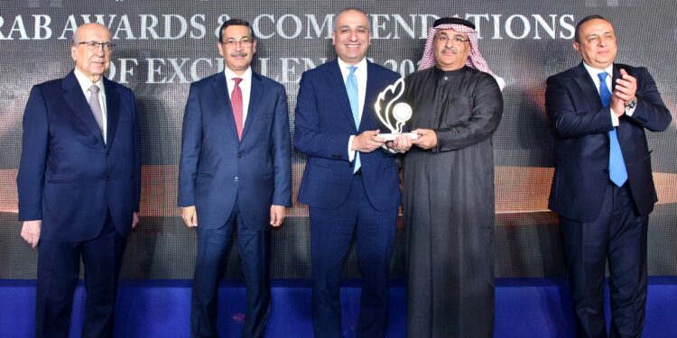 البنك الزراعي يحصد جائزة التميز والإنجاز المصرفي كأفضل بنك عربي متخصص في دعم وتمويل التنمية الزراعية