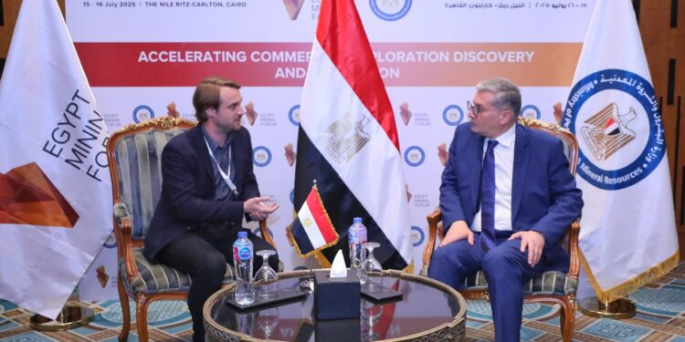 وزير البترول يلتقي مدير الاستكشاف بشركة باريك جولد العالمية في مصر والسعودية والشرق الأوسط وأفريقيا