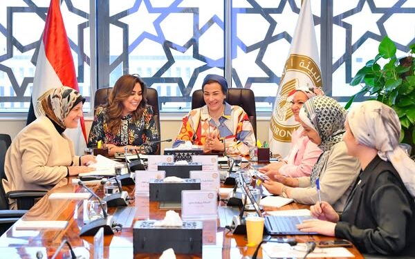 منال عوض وياسمين فؤاد تباشران إجراءات تسليم وتسلم ملفات وزارة البيئة