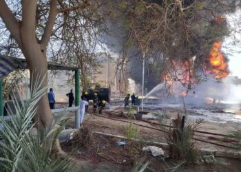 الكهرباء: إخماد حريق في منطقة الهيش بالقرب من محطة توليد كهرباء أسوان الأولى دون تأثير على الشبكة