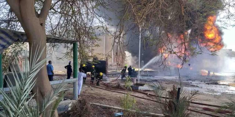 الكهرباء: إخماد حريق في منطقة الهيش بالقرب من محطة توليد كهرباء أسوان الأولى دون تأثير على الشبكة