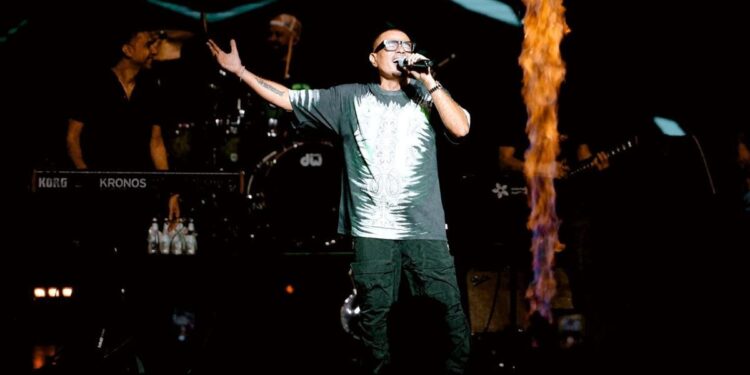 عمرو دياب يشعل حفل غنائي كبير ضمن فعاليات موسم جدة 2025