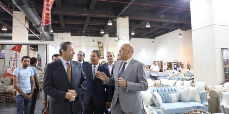 رئيس جهاز تنمية المشروعات ومحافظ دمياط في جولة تفقدية بمعرض صنع في دمياط