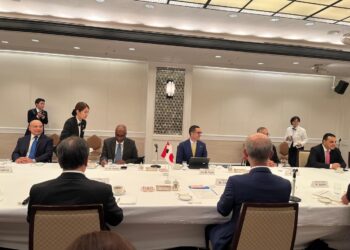 وزير الاستثمار يشارك باجتماع مائدة مستديرة بحضور عدد كبير من قادة الأعمال بدولة اليابان