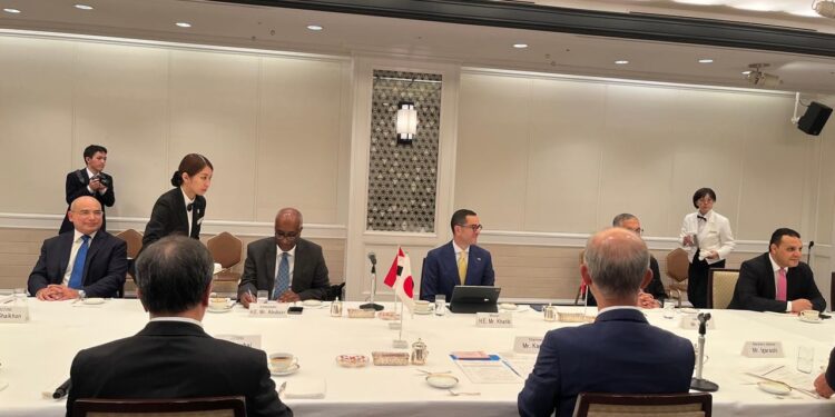 وزير الاستثمار يشارك باجتماع مائدة مستديرة بحضور عدد كبير من قادة الأعمال بدولة اليابان