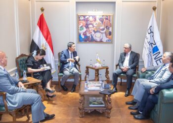 رئيس اقتصادية قناة السويس يستقبل سفير سنغافورة بالقاهرة