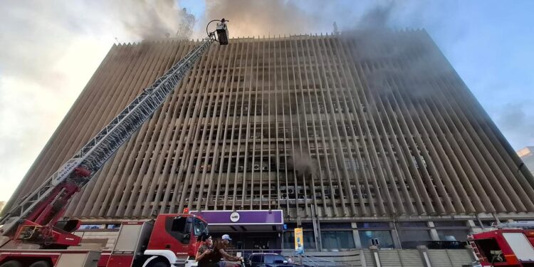 الصحة: 21 مصابًا حتى الآن في حريق سنترال رمسيس ولا وفيات