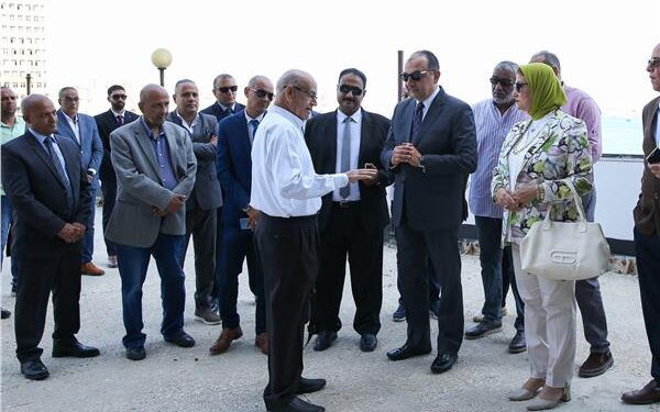 وزير قطاع الأعمال العام يجري جولة تفقدية لمبنى “قصر القطن” بالإسكندرية