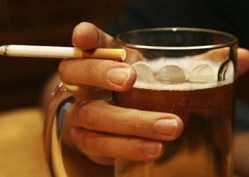 خطوة لإنقاذ 50 مليون حياة.. الصحة العالمية تدعو لرفع أسعار التبغ والكحول بنسبة 50%