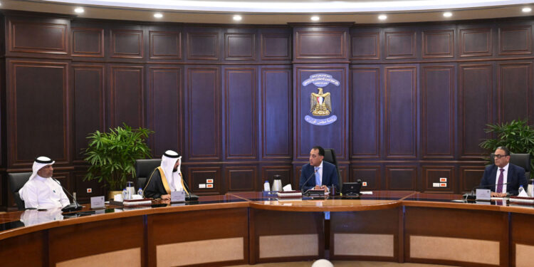 رئيس الوزراء يلتقي رئيس مجلس إدارة مجموعة “سمو القابضة” السعودية