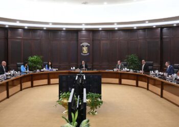 رئيس الوزراء يتابع عددا من الموضوعات وملفات عمل جهاز تنمية المشروعات المتوسطة والصغيرة