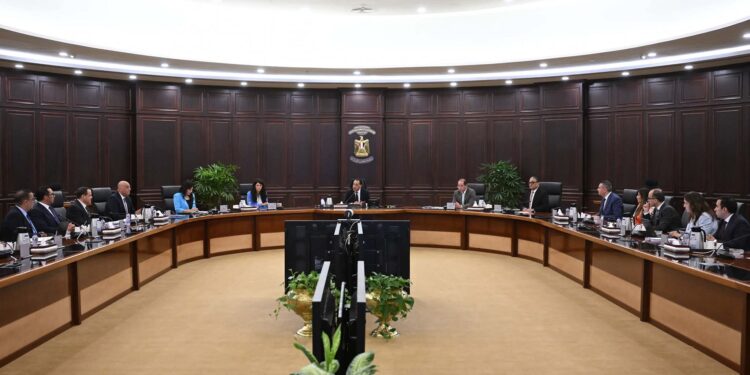 رئيس الوزراء يتابع عددا من الموضوعات وملفات عمل جهاز تنمية المشروعات المتوسطة والصغيرة