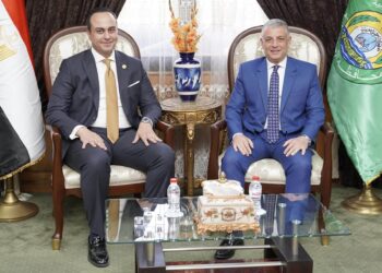 رئيس هيئة الرعاية الصحية يلتقي محافظ الإسماعيلية لبحث تطورات منظومة الرعاية الصحية بالمحافظة