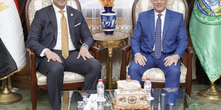 رئيس هيئة الرعاية الصحية يلتقي محافظ الإسماعيلية لبحث تطورات منظومة الرعاية الصحية بالمحافظة