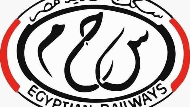 السكة الحديد تنهى خدمة سائق ومساعده بعد اصطدام جرار قطار برصيف محطة مصر