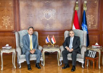 رئيس هيئة قناة السويس يبحث سبل التعاون المشترك مع سفير تايلاند في مجال الخدمات البحرية