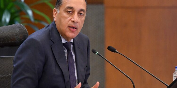 رئيس الوزراء يتابع جهود منظومة الشكاوى الحكومية خلال شهر يونيو الماضى