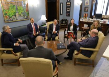 وزير الخارجية والهجرة يلتقي وزير الخارجية الأمريكي