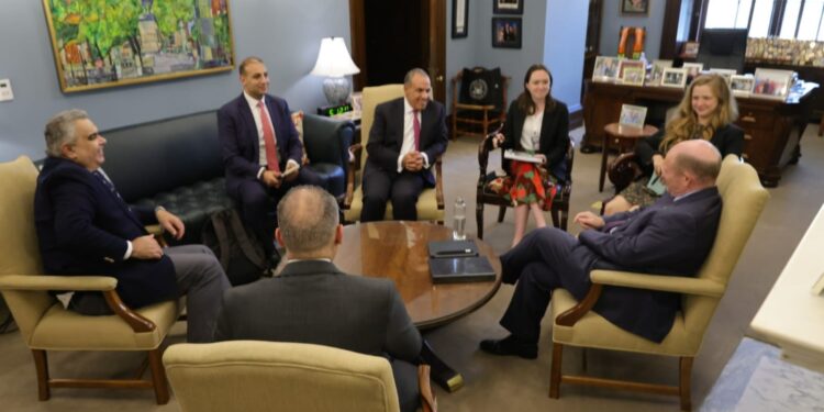 وزير الخارجية والهجرة يلتقي وزير الخارجية الأمريكي