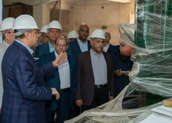 وزير الإنتاج الحربي يتفقد شركة أبي قير للصناعات الهندسية (مصنع 10 الحربي)