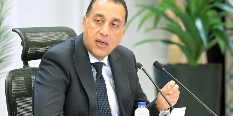 رئيس الوزراء يستعرض جهود وزارة الأوقاف في التصدي للشائعات وبناء الوعي لمواجهتها