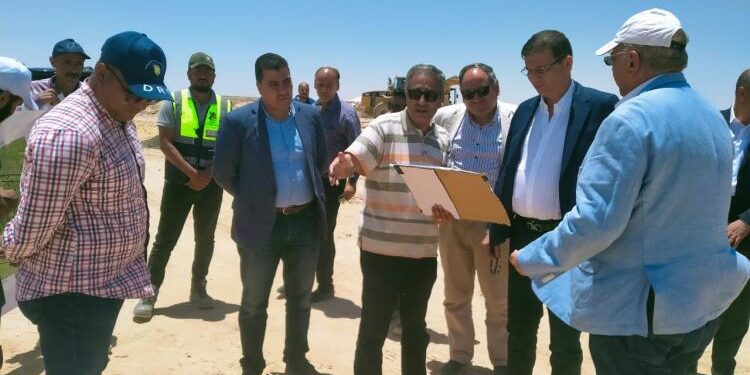 وزير الزراعة يتفقد أعمال حصر وتصنيف الأراضي الصحراوية بمنطقة “العميد” على محور وادي النطرون ـ العلمين