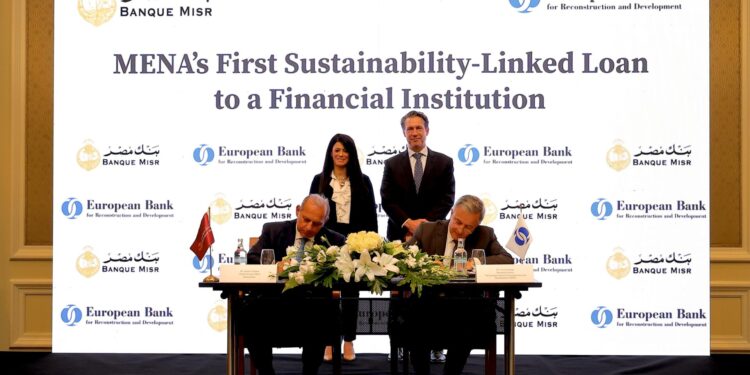 بنك مصر والبنك الأوروبي يوقعان على أول قرض مرتبط بالاستدامة لمؤسسة مالية في الشرق الأوسط وشمال إفريقيا