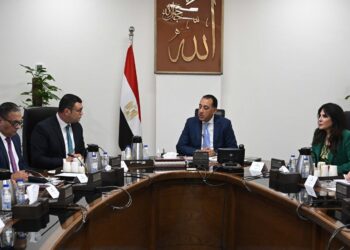 مدبولي يتابع موقف تقنين الأراضي المضافة لعدد من المدن الجديدة وموقف الطروحات المختلفة