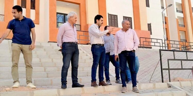 وزير الإسكان يتابع موقف تنفيذ عددٍ من المشروعات السكنية والخدمات الملحقة بها بمدينة العبور الجديدة