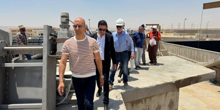 رئيس جهاز القاهرة الجديدة يشهد التشغيل التجريبي لمحطة معالجة صرف صحي بطاقة ٨٠ ألف م³/يوم بعد تطويرها