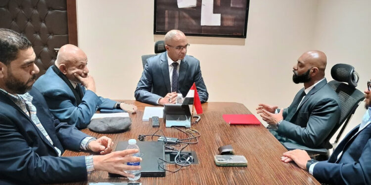 نائب وزير الإسكان يناقش مع مسئولي أحد التحالفات العالمية التصنيع المحلي للمهمات الكهروميكانيكية بمشروعات مياه الشرب والصرف الصحي