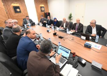 وزير الإسكان يعقد اجتماعا مع مسئولي شركة “سيتي إيدج” لاستعراض خططها التسويقية