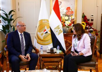 وزيرة التنمية تتابع مع محافظ القليوبية مشروعات “حياة كريمة” وتوفير السلع الغذائية للمواطنين