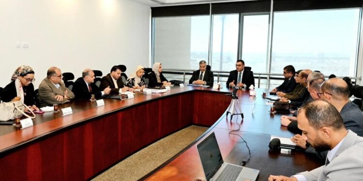 وزير الإسكان ومحافظ الإسكندرية يتابعان عددا من ملفات العمل المشتركة