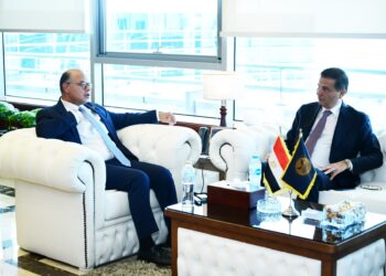 وزير الزراعة ورئيس هيئة الرقابة المالية يعقدان اجتماعاً لتسريع تنفيذ خطط عمل صندوق التكافل الزراعي