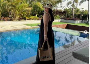 بوسي تخطف الأنظار بإطلالة صيفية   