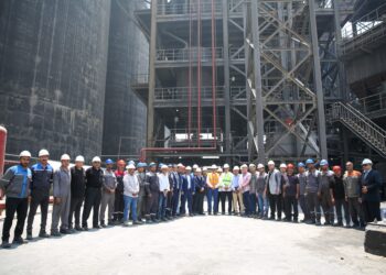 وزير قطاع الأعمال يتفقد ميدانيا أعمال إعادة إحياء وتشغيل مصنع بلوكات الأنود بالعين السخنة