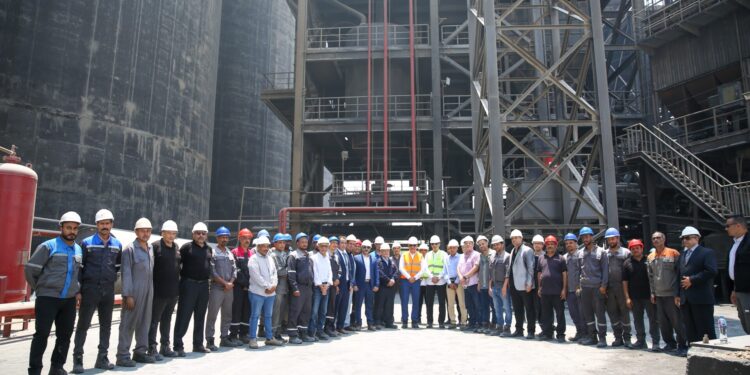 وزير قطاع الأعمال يتفقد ميدانيا أعمال إعادة إحياء وتشغيل مصنع بلوكات الأنود بالعين السخنة