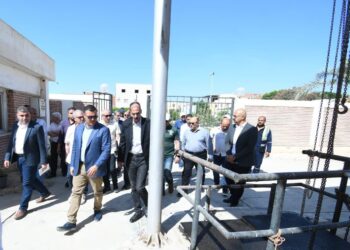 وزير الإسكان يتفقد الطرق والمحاور ومحطة رفع صرف صحي ومشروع تنفيذ مدرسة تعليم أساسي بمدينة النوبارية الجديدة