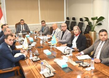 وزير الإسكان يتابع سير العمل بالمشروعات التنموية الجاري تنفيذها بمدينة السويس الجديدة