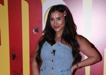 هلا السعيد تخطف الأنظار بإطلالة شبابية