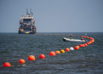 المصرية للاتصالات تنتهي من عمليات الإنزال ومسارات العبور الخاصة بالكابل البحري  SEA-ME-WE-6  في مصر