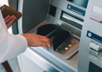 توقف مفاجئ لماكينات الصراف الآلي ATM بعد حريق سنترال رمسيس